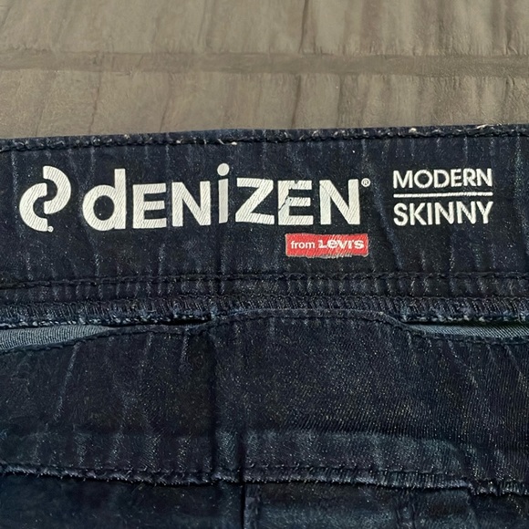 Levi’s Denizen dark wash pull on jeans.  8 - Picture 5 of 5